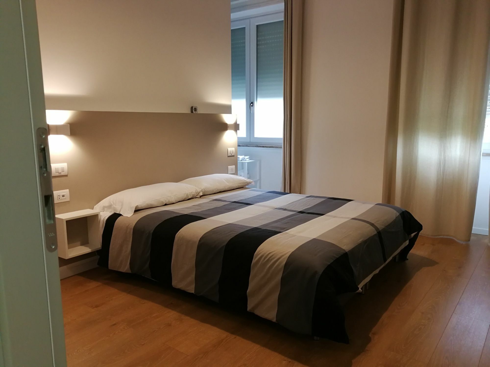 Dome Hotel Каляри Екстериор снимка